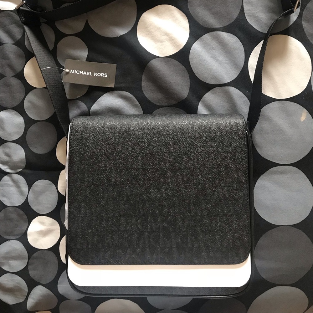 Michael Kors Messenger